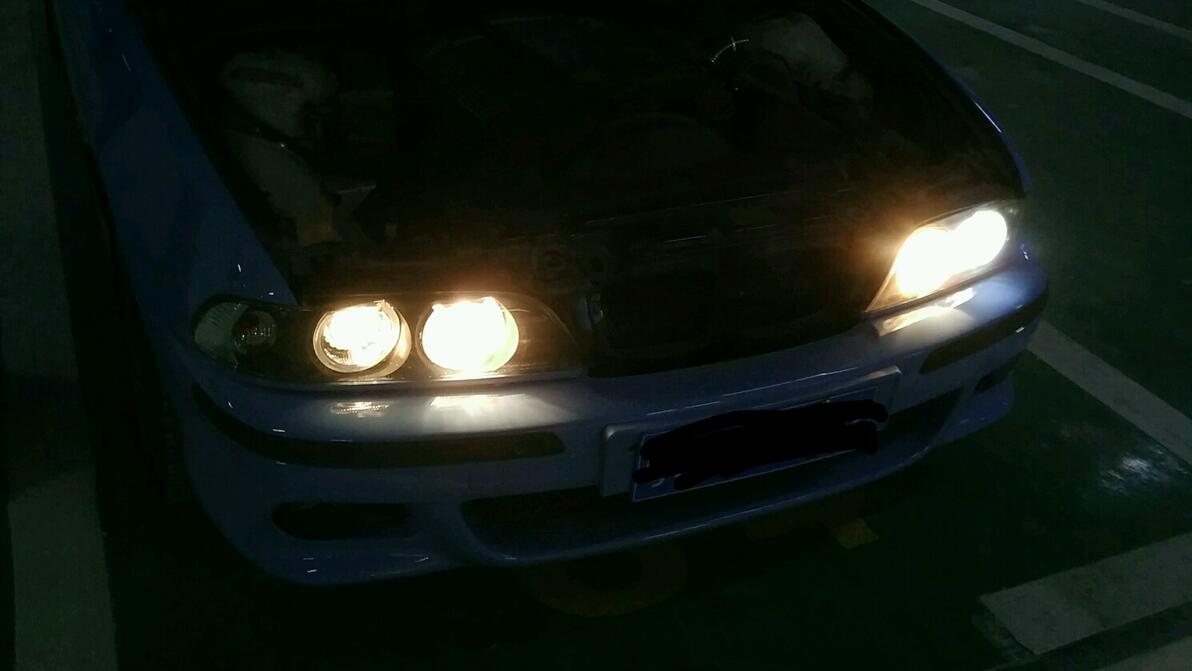 撞到連續(xù)變道的車后趁機(jī)了解大燈測電筆 慢慢整備E39的實(shí)用指南